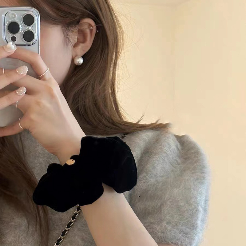 Five-gold velvet black hair band large intestine band Korean style rubber band ins high appearance level Korean spring and summer hair band with a sense of luxury details Picture