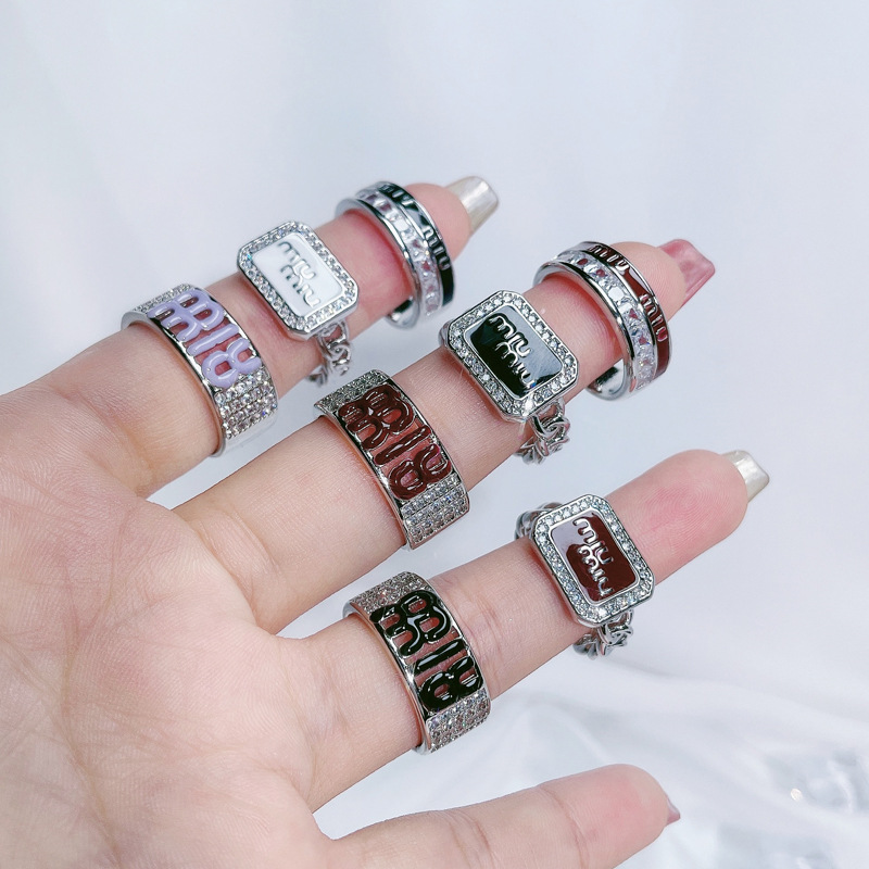 The ins cold and elegant letter-patterned glazed ring is sweet, cool, fashionable and elegant. It is a delicate open-top ring with a niche and high-end feel Specification drawing