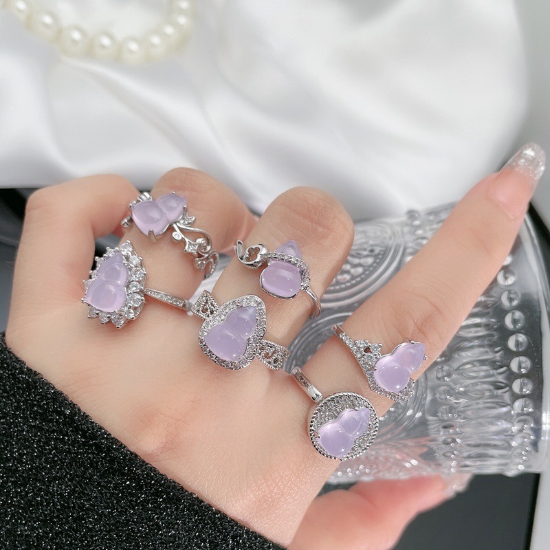 The new index finger ring with a retro, light luxury, ice-transparent texture and gourd design for women is simple, elegant, niche and unique as an accessory full figure