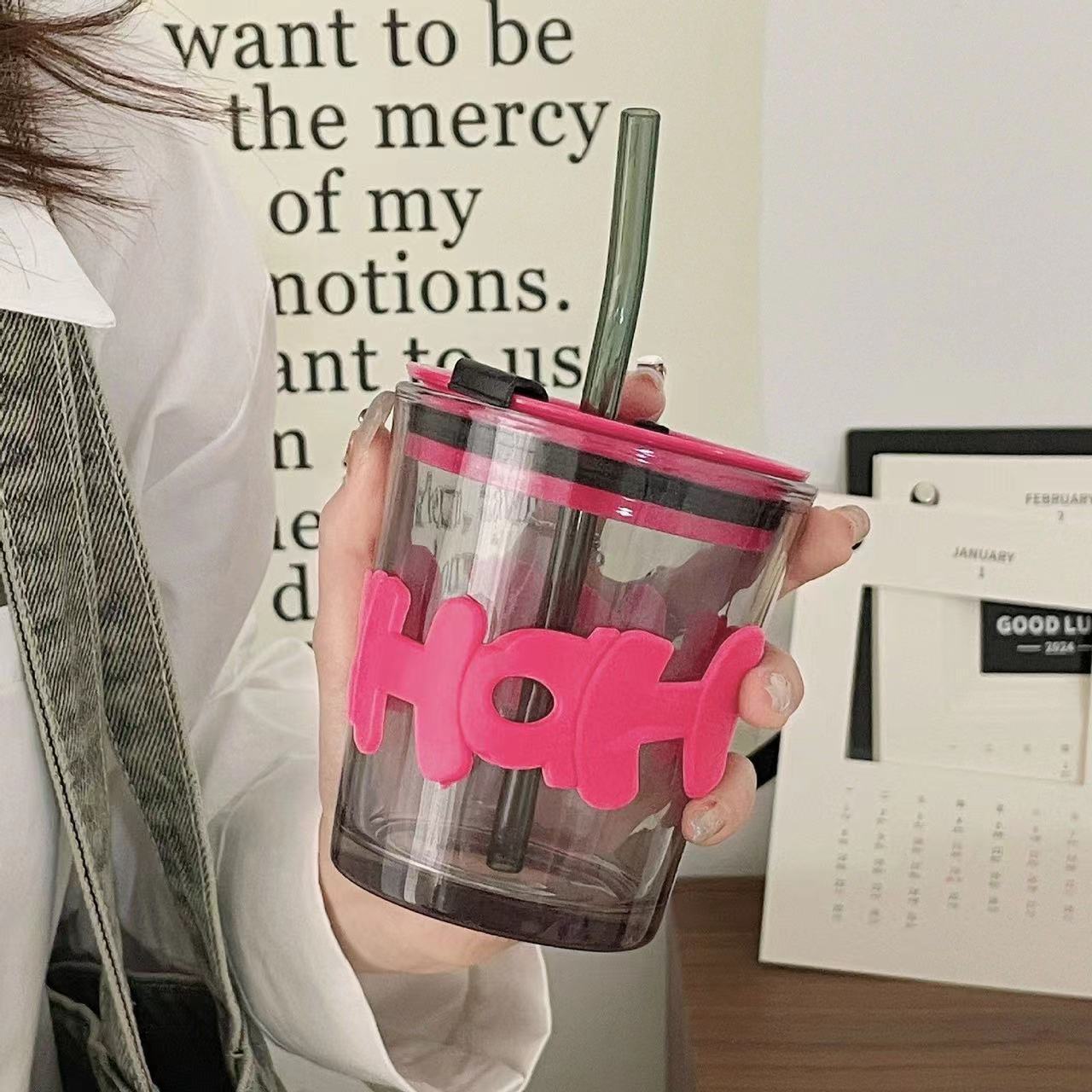 Couple straw cups, simple glass water cups, letter cup sleeves, heat-insulating coffee cups, creative cups for female students' offices Specification drawing