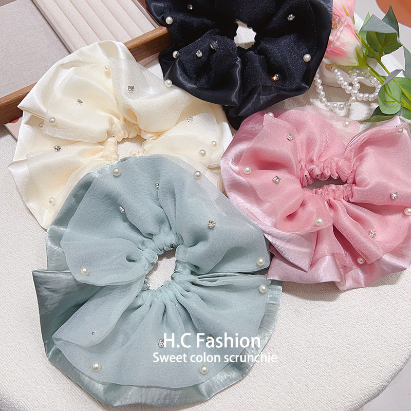 New double-layer mesh pearl large hair band for women, French high-end, light luxury and retro updo large colon hair band accessory Application Scenario