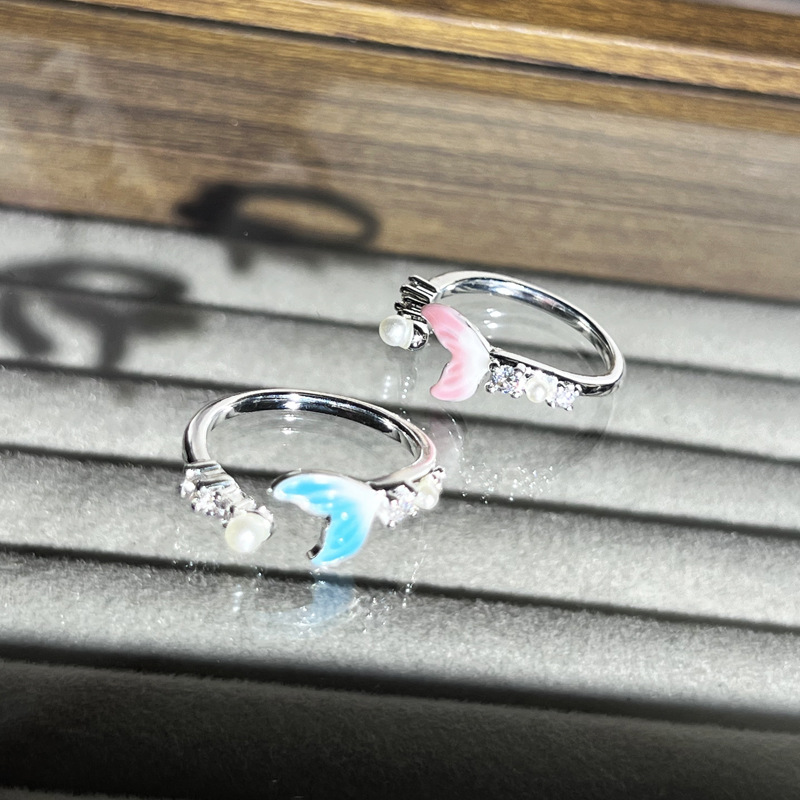 Summer dopamine-gradient fishtail pearl layered open ring, simple and plain ring for women, fashionable and elegant, a niche ring Application Scenario