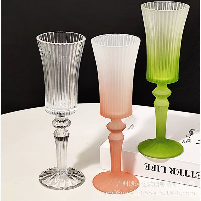 Vertical striped wine glasses, glass cups, tall glasses, frosted gradient color slightly tipsy champagne glasses, high appearance level red wine glasses full figure