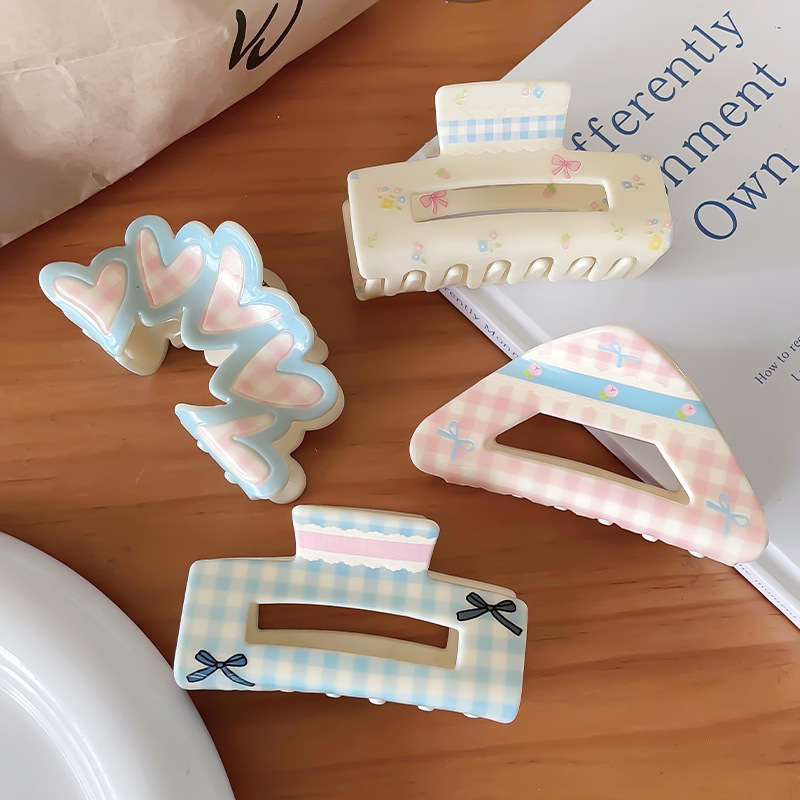 A new Korean-style cute girl with a bow floral checkered pattern, sweet and elegant shark clip, and a high-end shark clip hair accessory Specification drawing