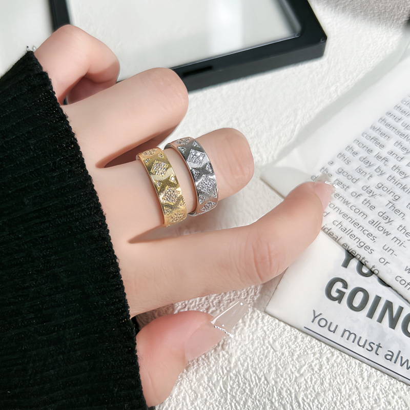 French light luxury old money style diamond-shaped rings for women, simple and niche design, retro brushed and diamond-encrusted couple rings trend Application Scenario