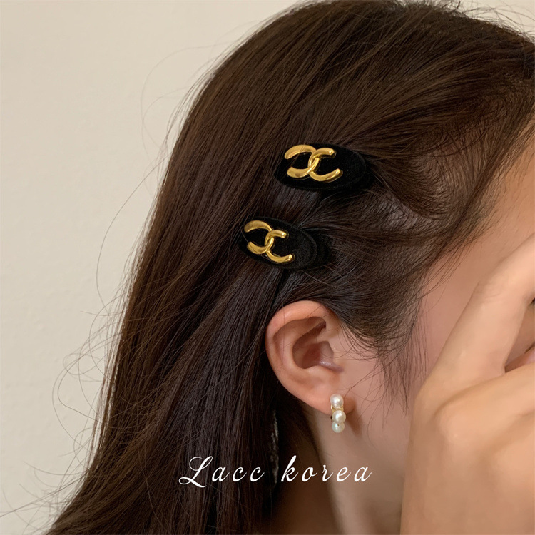 Metal double C letter small hairpin for women, Korean velvet hairpin, elegant side bangs hairpin, duckbill hairpin details Picture