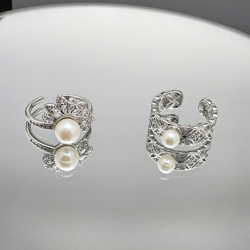New French gentle and elegant pearl open ring, a fashionable and niche design ring with geometric hollowed-out female flowers Application Scenario