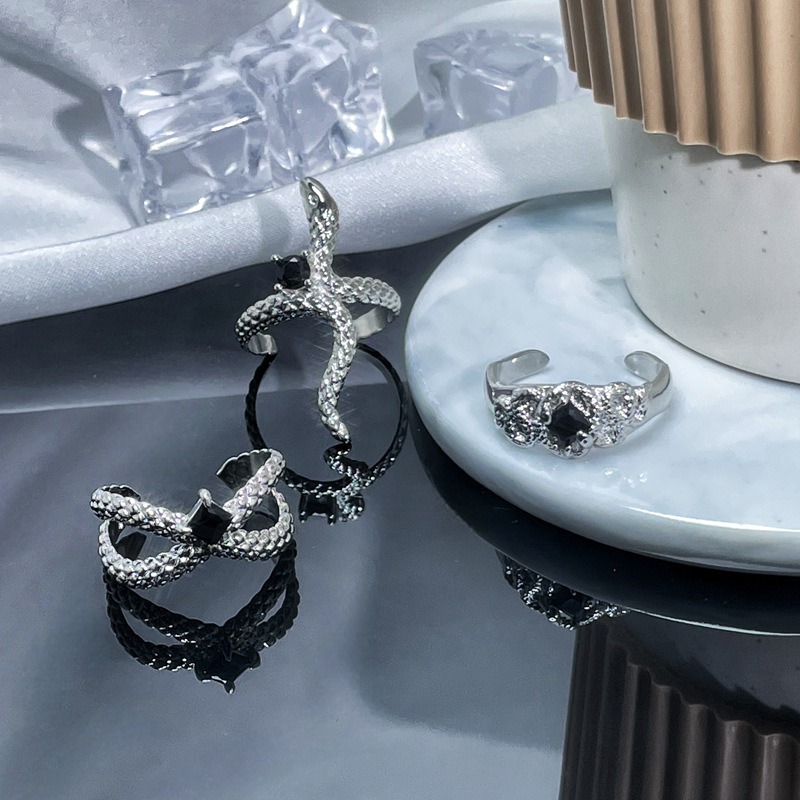 European and American style snake-shaped black diamond open ring, women's irregular texture pleated index finger ring, cold and elegant quality ring full figure