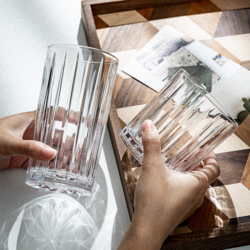 High-end striped glass cups, whisky wine glasses, American iced coffee cups, latte cups, transparent milk breakfast cups full figure