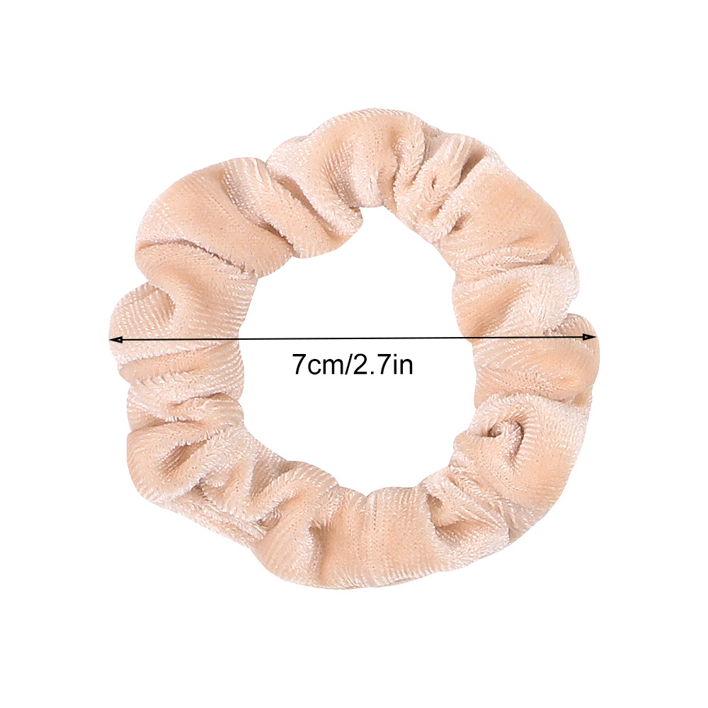Qiyue Amazon Hair Band Manufacturer wholesals European and American fashionable velvet velvet large intestine hair bands and hair accessories D1 Application Scenario
