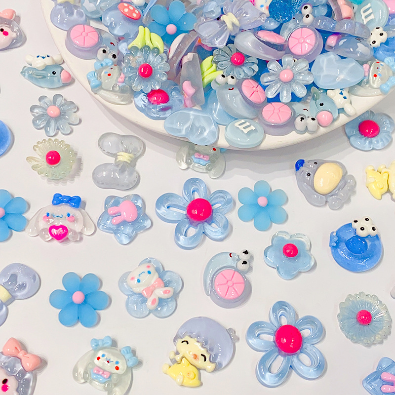 Resin small accessories, ice-transparent mixed diy cream glue accessories, crocs, clothing, hair accessories materials, jewelry accessories Application Scenario