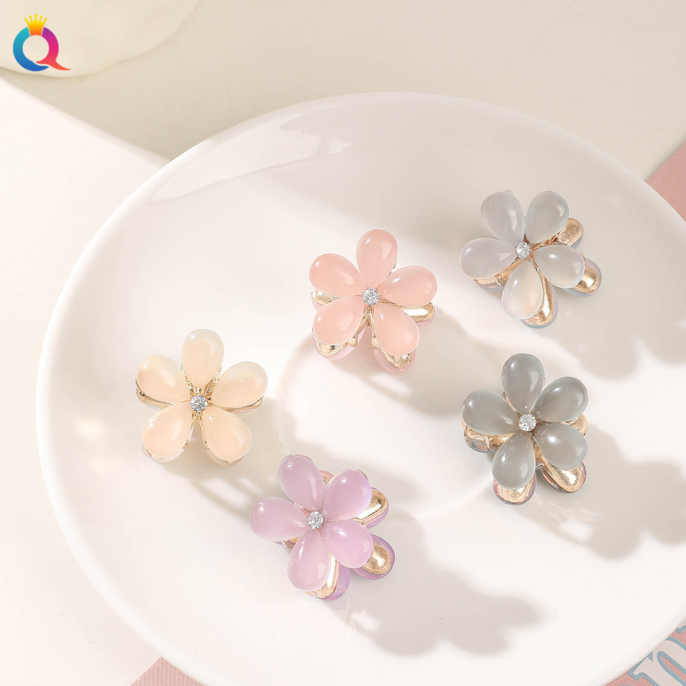Wholesale of Qiyue Xiaoxiangfeng metal small scratch clips, cat's eye stone flower hair clips, bangs clips, side hair clips, and hair accessories Specification drawing