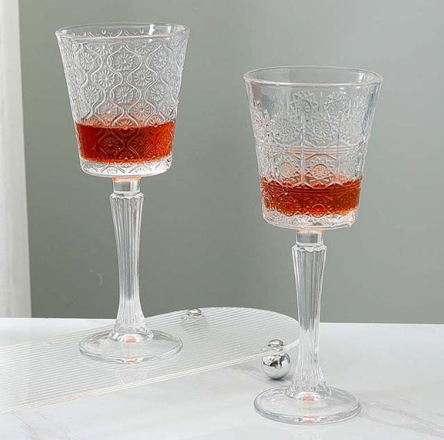 European diamond-shaped tall juice glass, retro embossed dessert glass, vertical striped champagne glass, French red wine glass Specification drawing