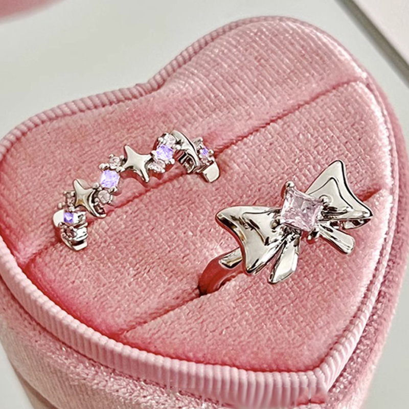 A new and unique Y2K food ring for women with a sweet and cool pink diamond bow and zircon star opening Specification drawing