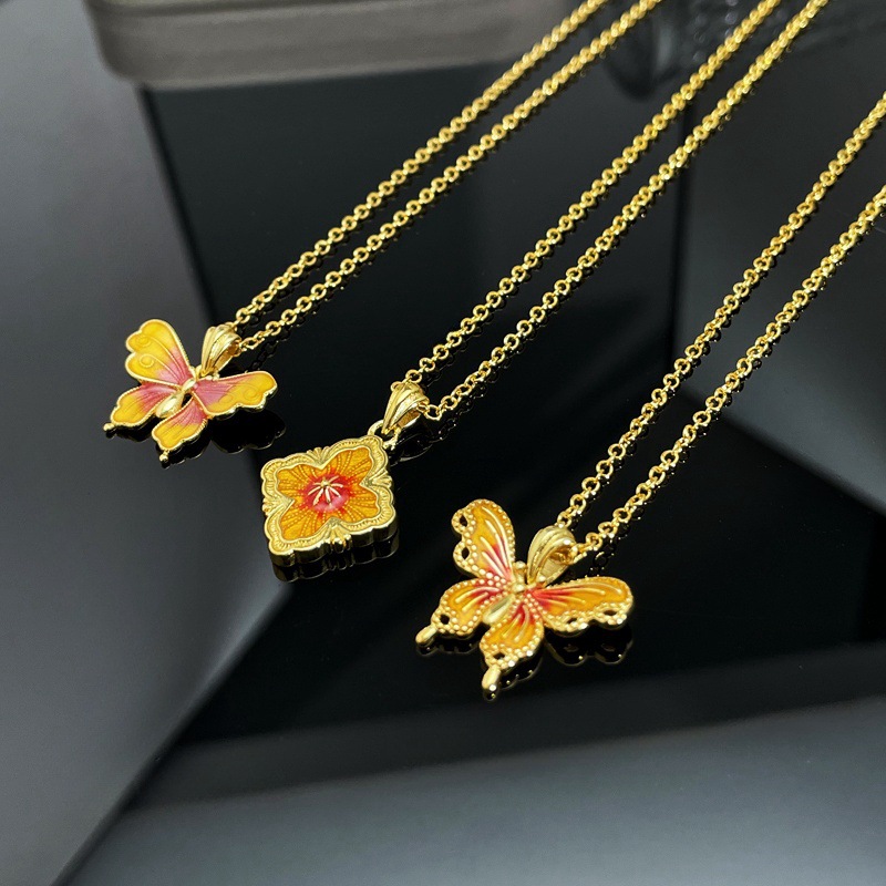 Cross-border dreamy Misty Rain Butterfly Dream gradient gold necklace for women, niche fashion, exquisite, sweet and cool, versatile collarbone chain details Picture