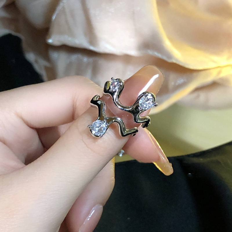 A niche design, irregular, light luxury gemstone, exquisite zircon ring with a Korean high-end feel. The irregular opening is adjustable Item Picture