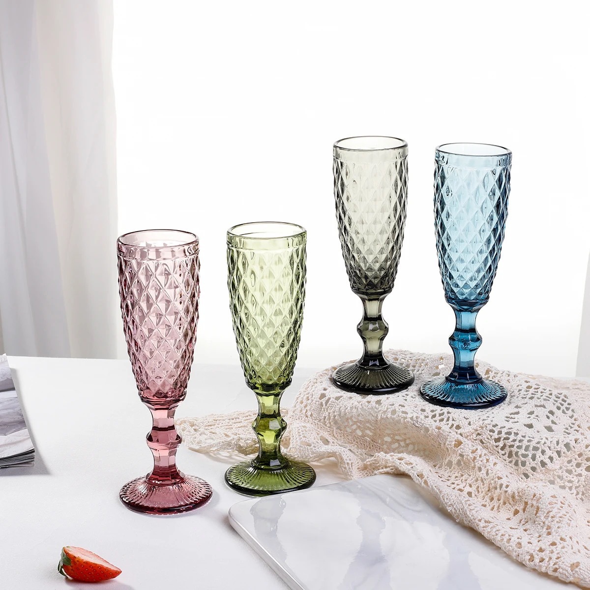 Factory wholesale glass champagne glasses, colored thickened cocktail glasses, embossed European restaurant, hotel and banquet highball glasses details Picture