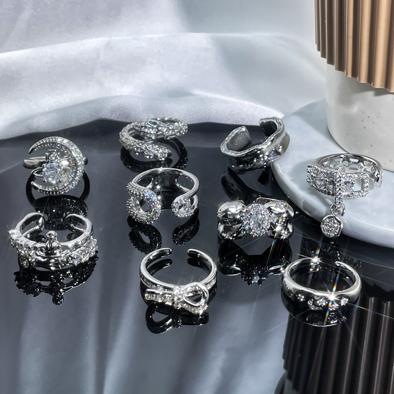 A high-end, light luxury, full diamond Saturn open ring for women on Instagram, with a cold and elegant style, sweet and cool ring trend for autumn and winter accessories full figure