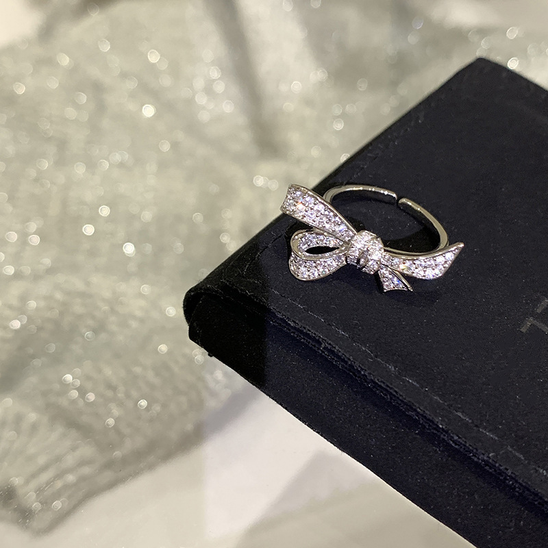 Korean-style, light luxury, niche design sense zircon bow ring, high-end index finger ring with feminine charm, personalized ring Application Scenario