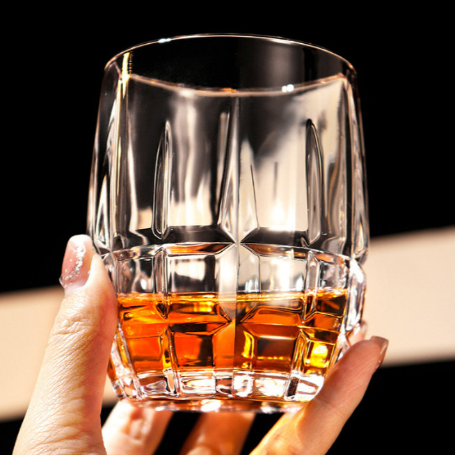 Amazon wholesale European-style wine glasses, whisky glasses, bar and KTV creative thickened foreign wine glasses, beer glasses and water glasses Application Scenario