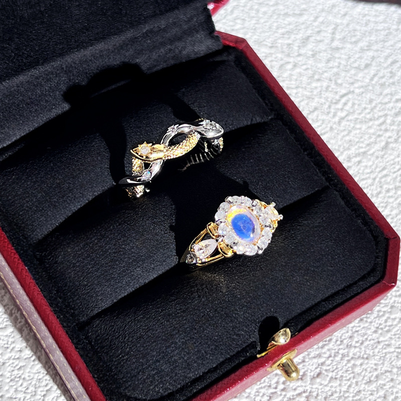 The retro two-color spirit snake star ring for women exudes a sense of elegance and sophistication. It is a cold and individualistic ring with two snakes entwined around the zodiac year Application Scenario