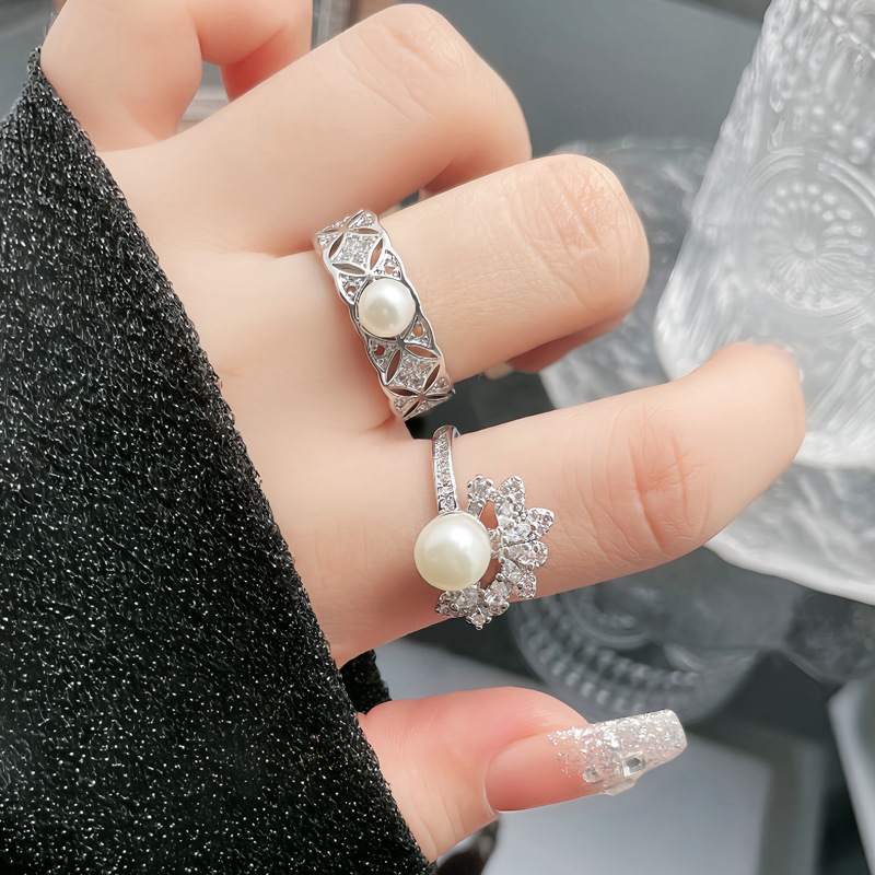 New French gentle and elegant pearl open ring, a fashionable and niche design ring with geometric hollowed-out female flowers details Picture