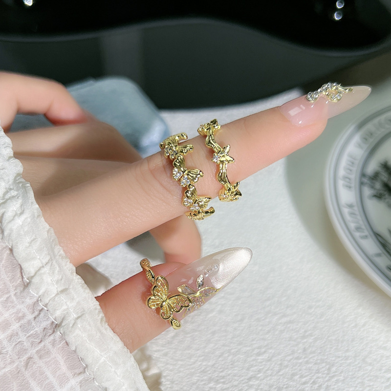Vintage lace dress hem, small butterfly plain ring, open ring, feminine charm, sweet, cool, elegant, high appearance level ring accessory Application Scenario