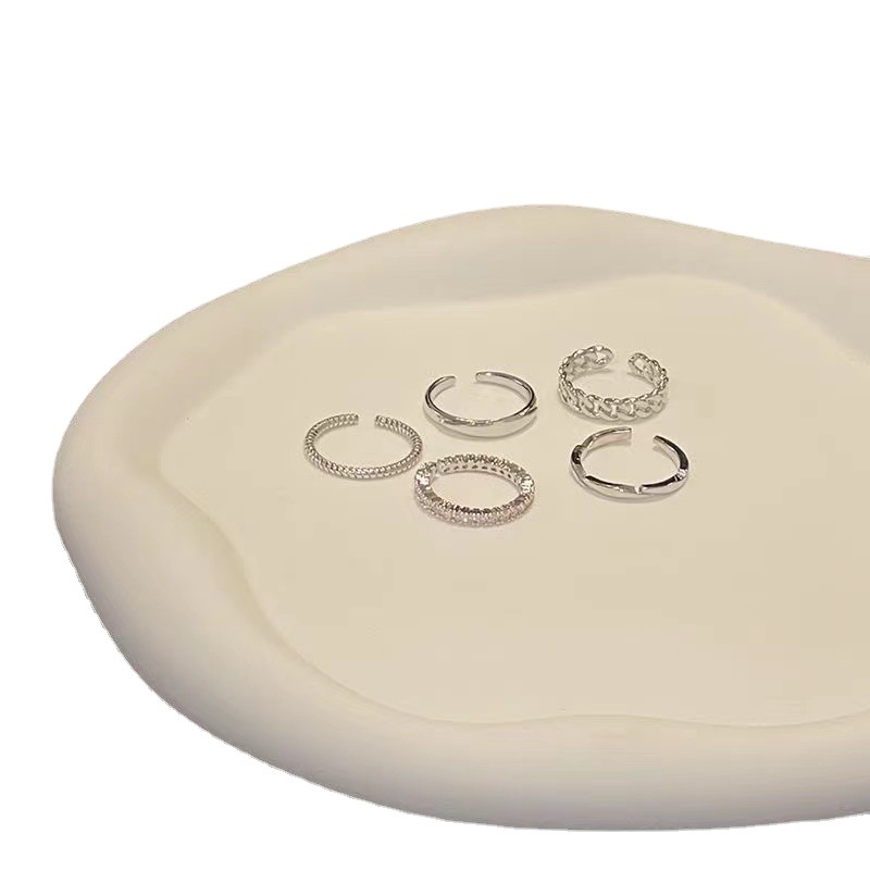 This is a simple open-top zirconia ring from Japan and South Korea. It features a light luxury and niche design for women, with a cold style and a high-end ring that is fashionable and individual Item Picture