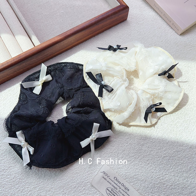 The new large intestine hair band is gentle and sweet, with a lace bow that exudes a high-end feminine charm. It features a cream-colored hair rope and bun hair accessory Application Scenario