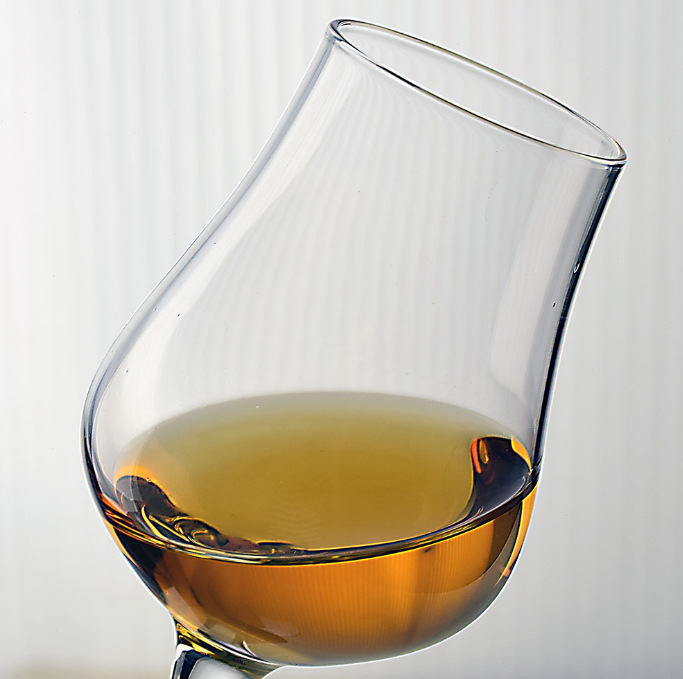Crystal glass aroma glass, tasting glass, sweet wine glass, tall red wine glass, tulip glass, foreign wine glass, white grape Application Scenario