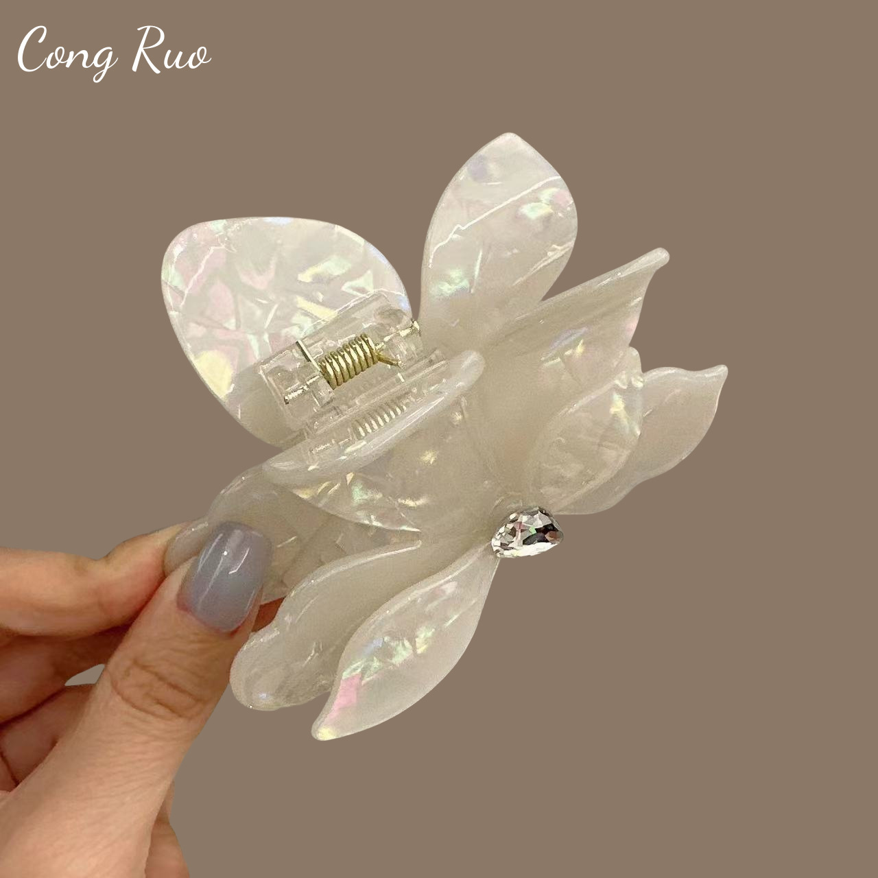 Korean super fairy-like hairpin, mermaid girl, butterfly grab, colorful and fashionable hair grab, half shark clip hair accessory at the back of the head Application Scenario