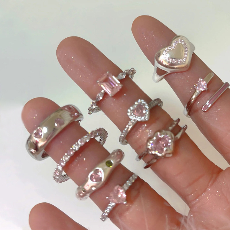 A sweet and cute pink zircon heart-shaped open-top ring for girls, a unique and simple yet versatile ring for women Application Scenario