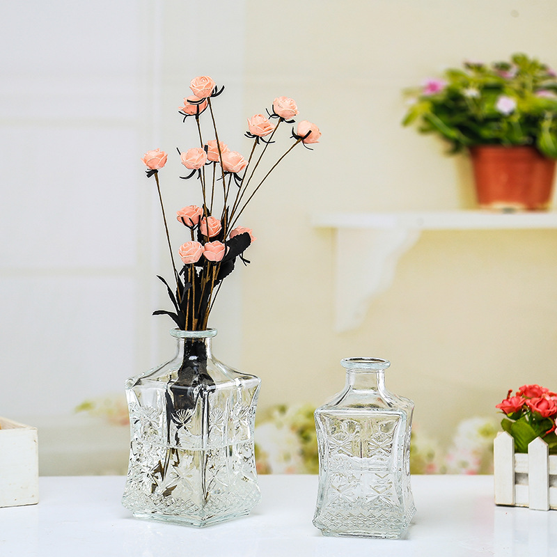 Simple European-style transparent glass vase, living room dining table, home decoration handicrafts and ornaments, hydroponic vase Application Scenario