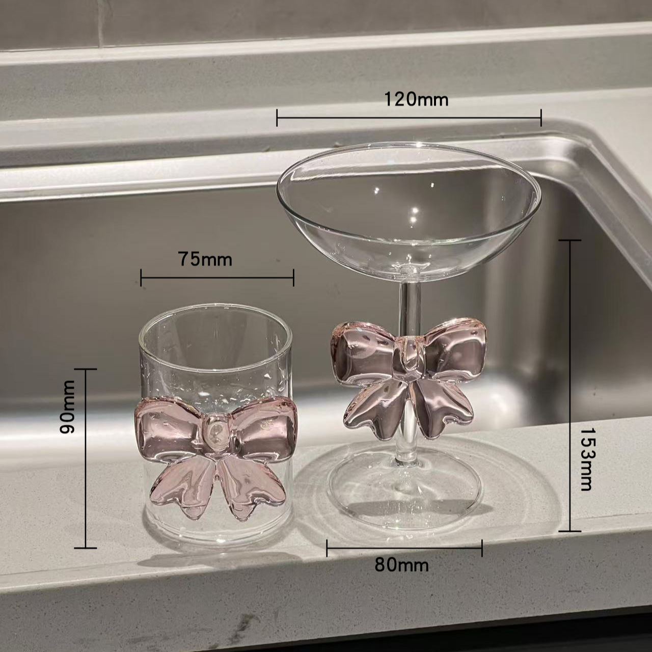 Pink bow, a niche glass cup, a slightly tipsy small wine glass, a beautiful tall glass glass, a high-end drinking cup for women Application Scenario