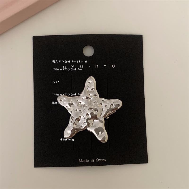 Dopamine y2k Sweet and Cool Spice Girl Star Metal Hair Clip, Cute bangs Clip Side Clip Broken Hair duckbill Clip Hair accessory Application Scenario
