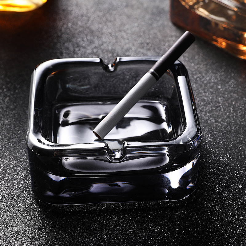 Crystal glass ashtray, exquisite and fashionable, square cigarette cup, light luxury living room, high-end ashtray, creative household little delicacy Application Scenario