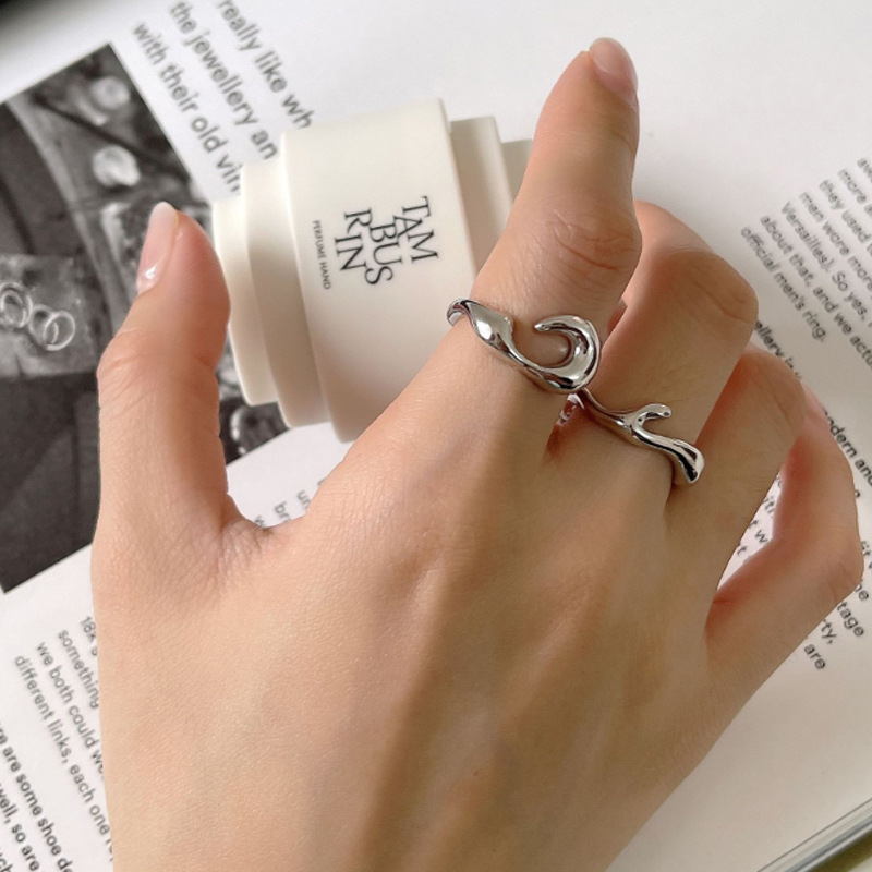 Ins-style, niche French, stylish, geometric and irregular-shaped fashion rings for women, a cold and elegant style with simple curves and an open ring trend details Picture