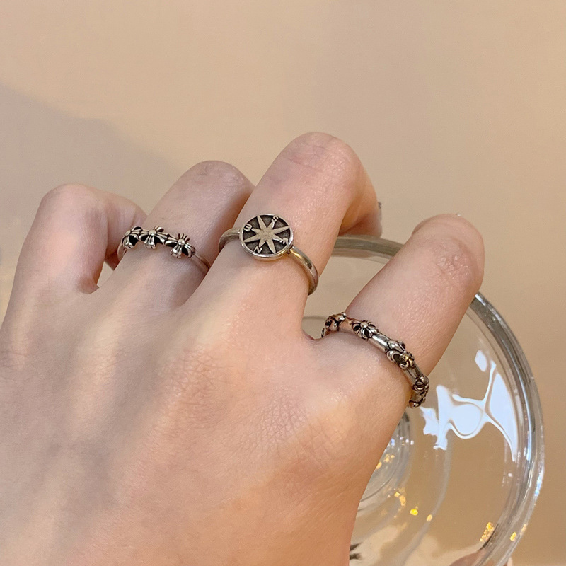 A simple, dark, aged cross-shaped open ring for women, a trendy and unique European and American fashion design full figure