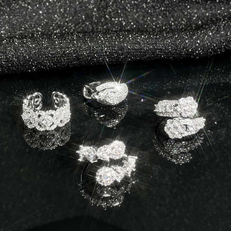 The new women's high-end, light luxury, full-diamond zircon open-top ring is fashionable and versatile, with a cold style as an autumn and winter accessory details Picture