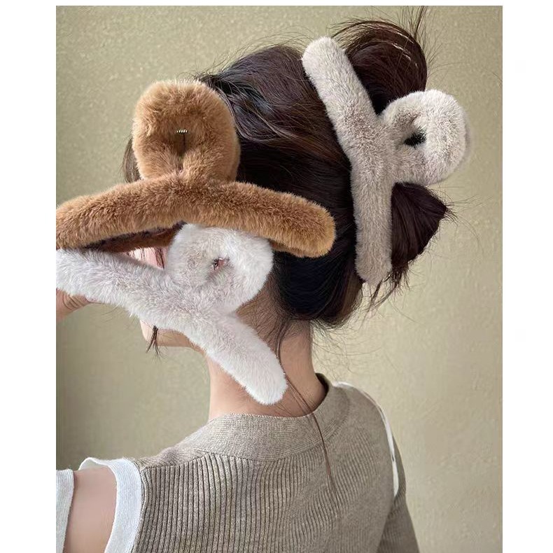 15cm oversized plush grab clip for women with a large volume of hair, casual style, high-end hairpin, shark clip hair accessory full figure