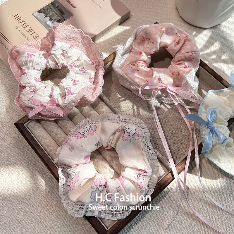 Korean-style fabric blue border floral large intestine hair band, forest-style hair accessory, sweet and cute bun hairstyle for women, new hair accessory Application Scenario