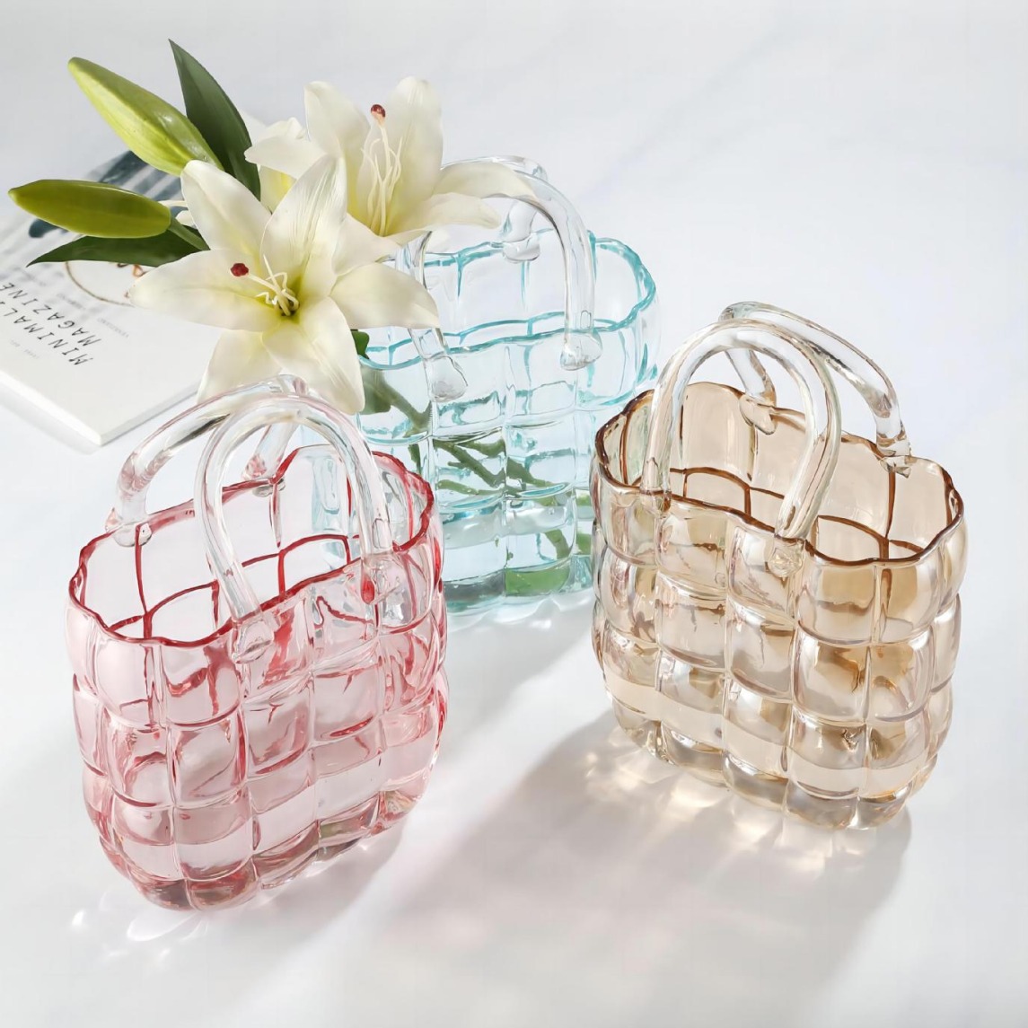 Table and living room decorative items, glass vases, hand blue series vases, handbags, vases, hydroponic flower arrangements, color box packaging full figure