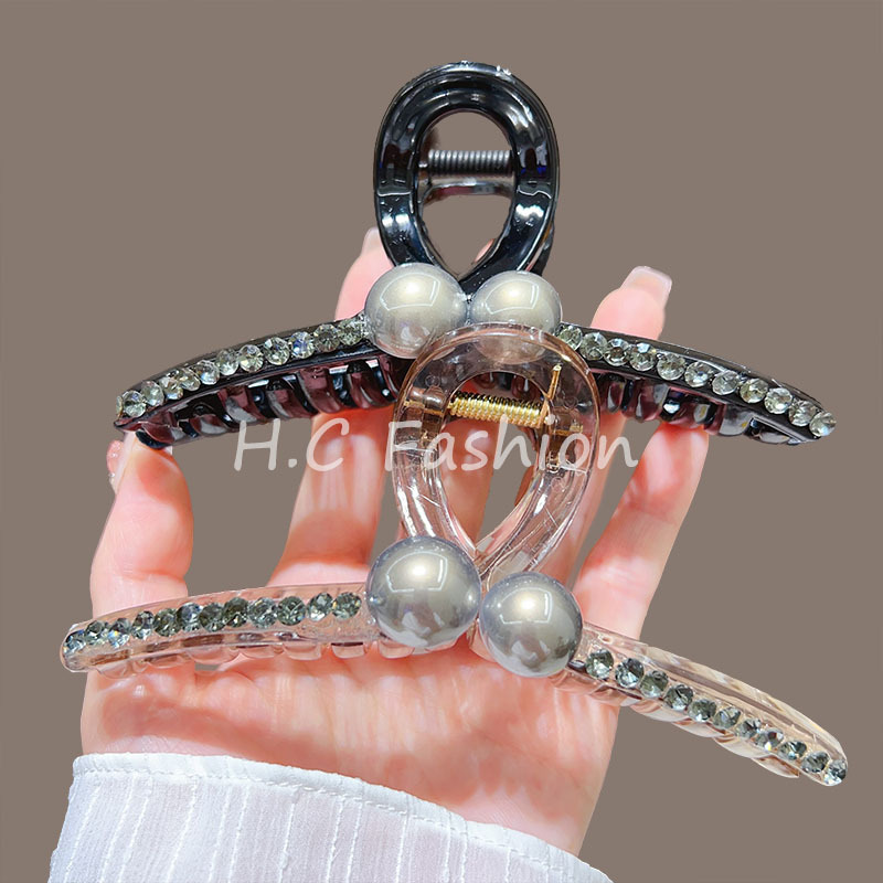 High-end pearl rhinocones, large scratch-shaped hair clips, feminine and fashionable, new hairpin for the back of the head, with plenty of hair and shark clips Application Scenario