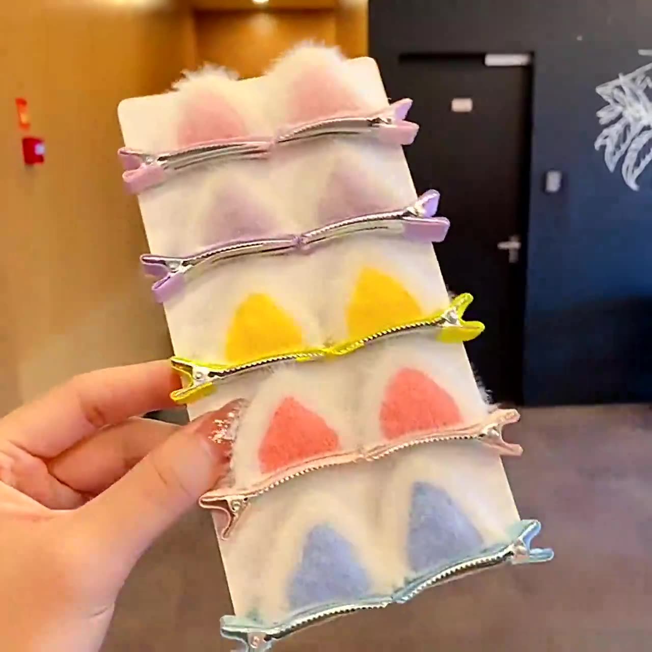 Super cute, sweet and adorable hair clips, children's fluffy cat ears, little girl hair clips, autumn and winter hair accessories, headwear and small accessories details Picture
