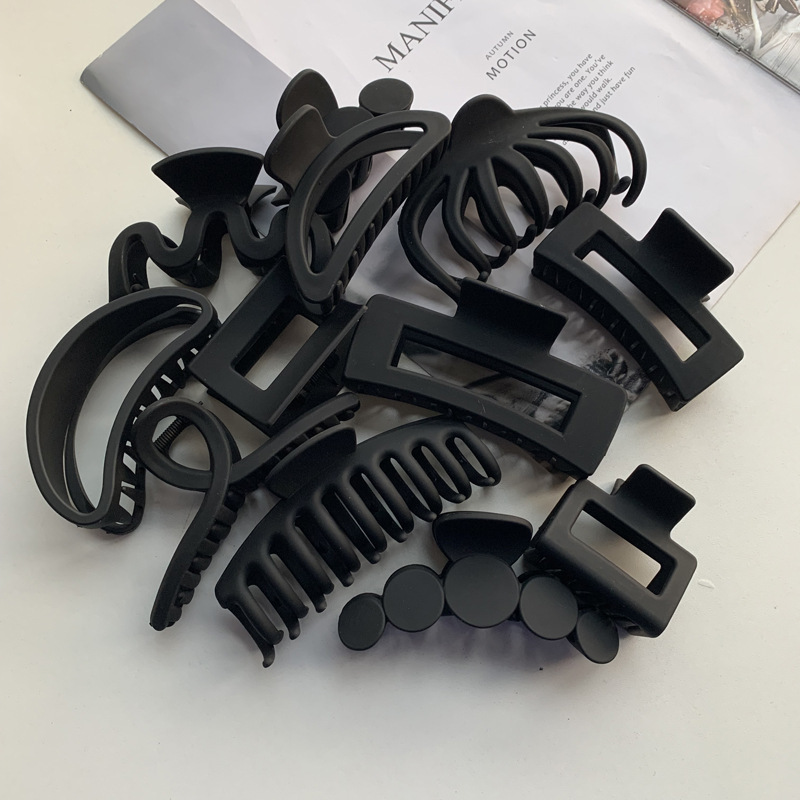Korean bright black hair clips, large hair volume, back head hair clips, high-end and simple shark clips wholesale Application Scenario