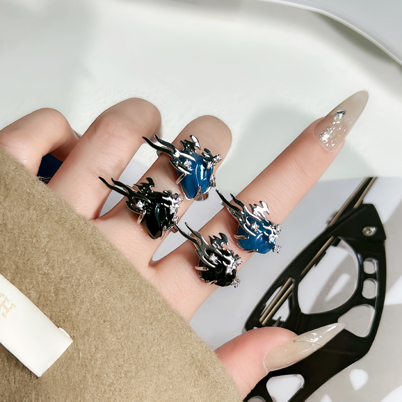 Trendy and individualistic irregular blue and black stone open ring for women, European and American punk high-end style neutral style index finger ring accessory full figure