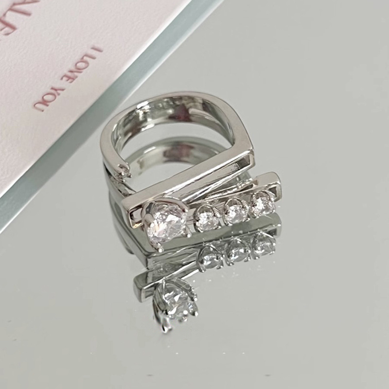 Ins-style Korean niche double-layer opening ring, light luxury and personality, cold and cool style, spicy girl Y2K versatile and elegant food ring Application Scenario