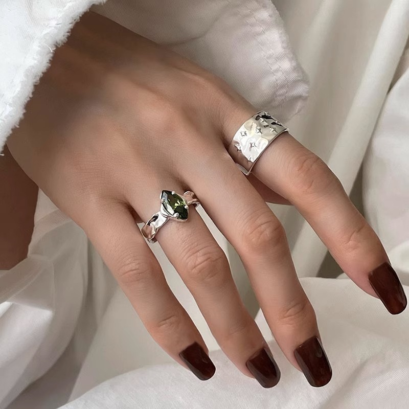 Olive green zircon open ring for women, simple and elegant, sweet and geometric mixed and layered, cool and versatile ring on Instagram full figure