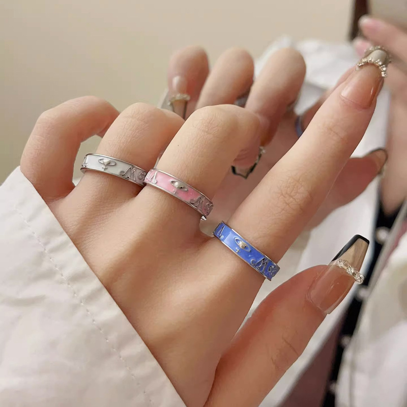 The Western Empress Vivian's oil-dripping Saturn ring is a simple, fashionable, high-end, light luxury and niche design ring jewelry for women details Picture