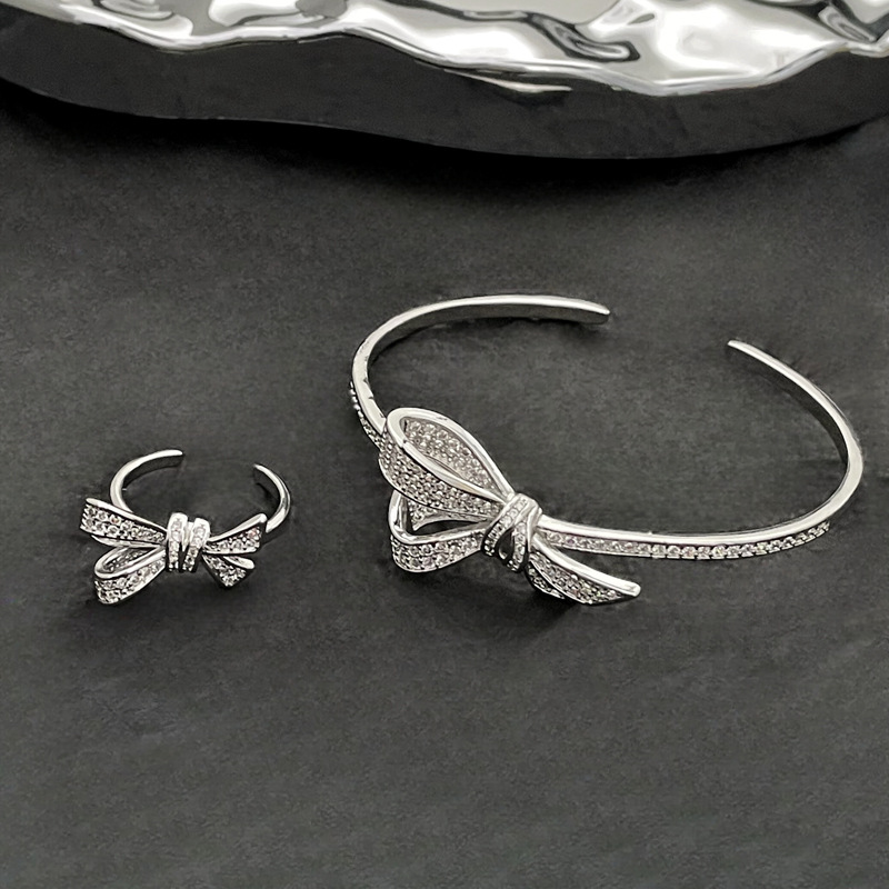 A new trendy micro-inlaid zircon bow ring bracelet set for women, featuring a simple and individual Korean style with a niche design Application Scenario